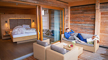 Erholung im Hotel Riedlberg: Wie dir ein Wellnessurlaub im Chalet den Alltagsstress vergessen lässt